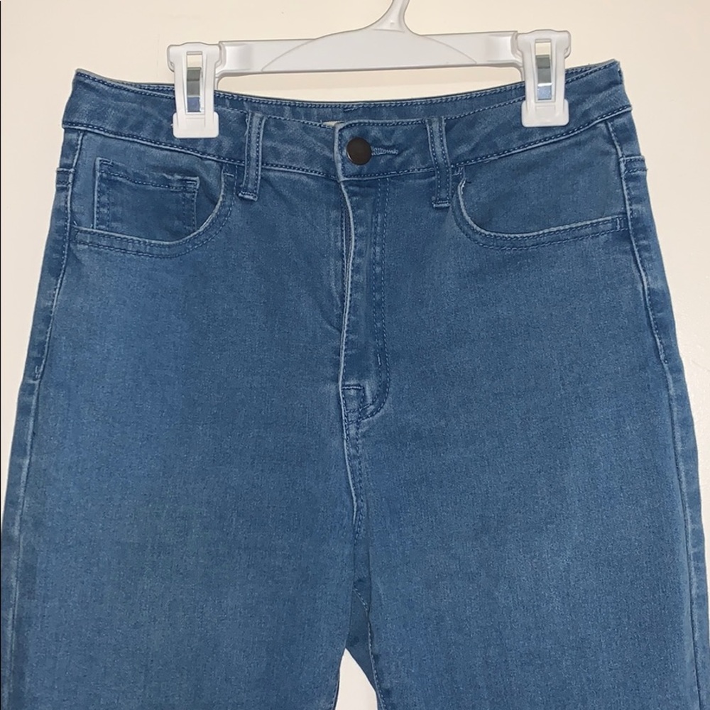Skinny jeans size 27 very elastic ! High waisted